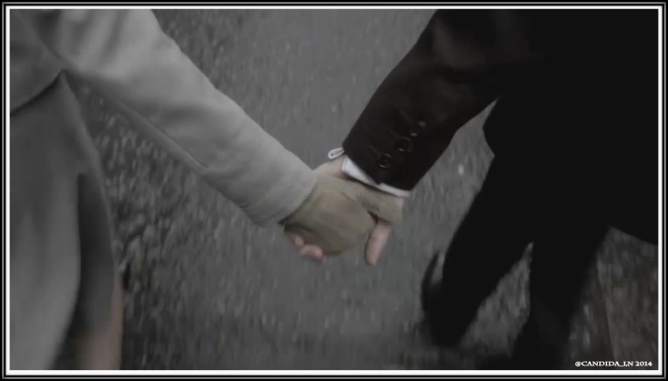 00_Claire&Frank_hold_hands_00001